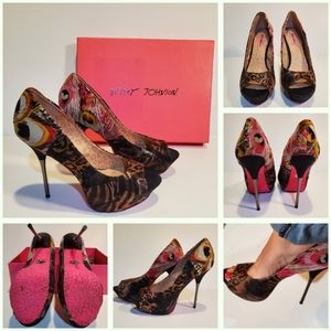 Betsey Johnson platform animal print pumps size 9.5